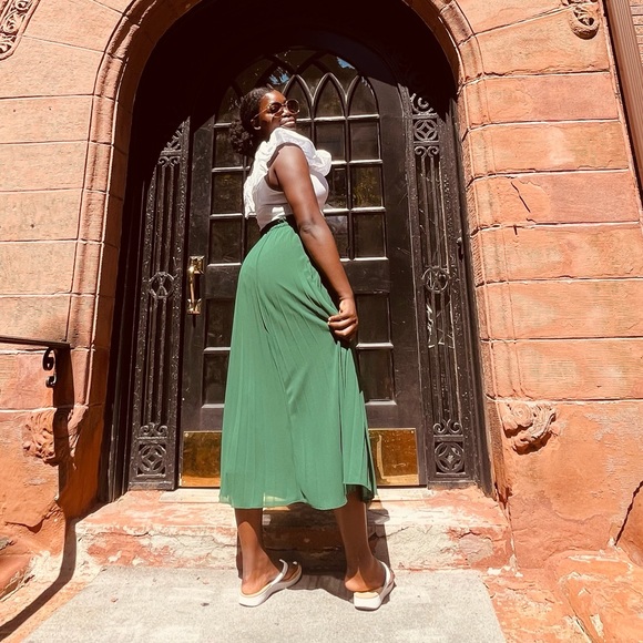 Meet your Posher, Lena - Picture 2 of 2